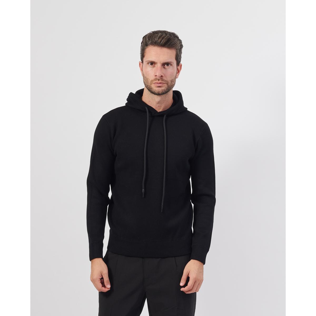 pull-noir-a-capuche-homme-757pph-1.jpg