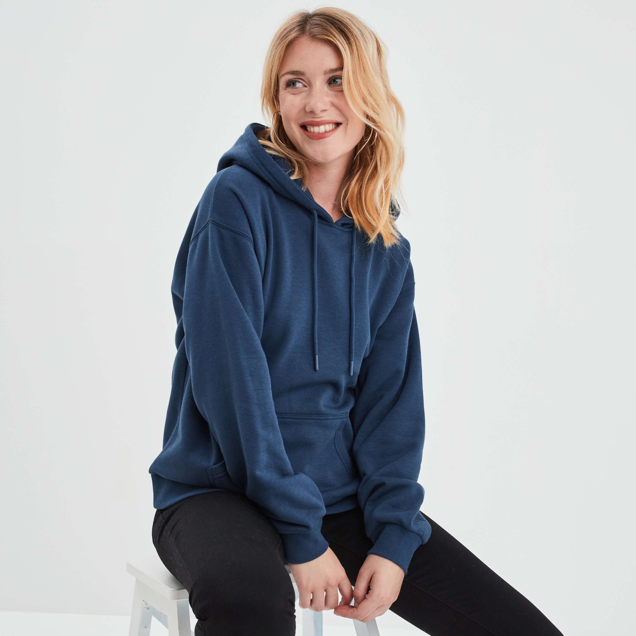 sweat-a-capuche-bleu-marine-femme-136llp.jpg