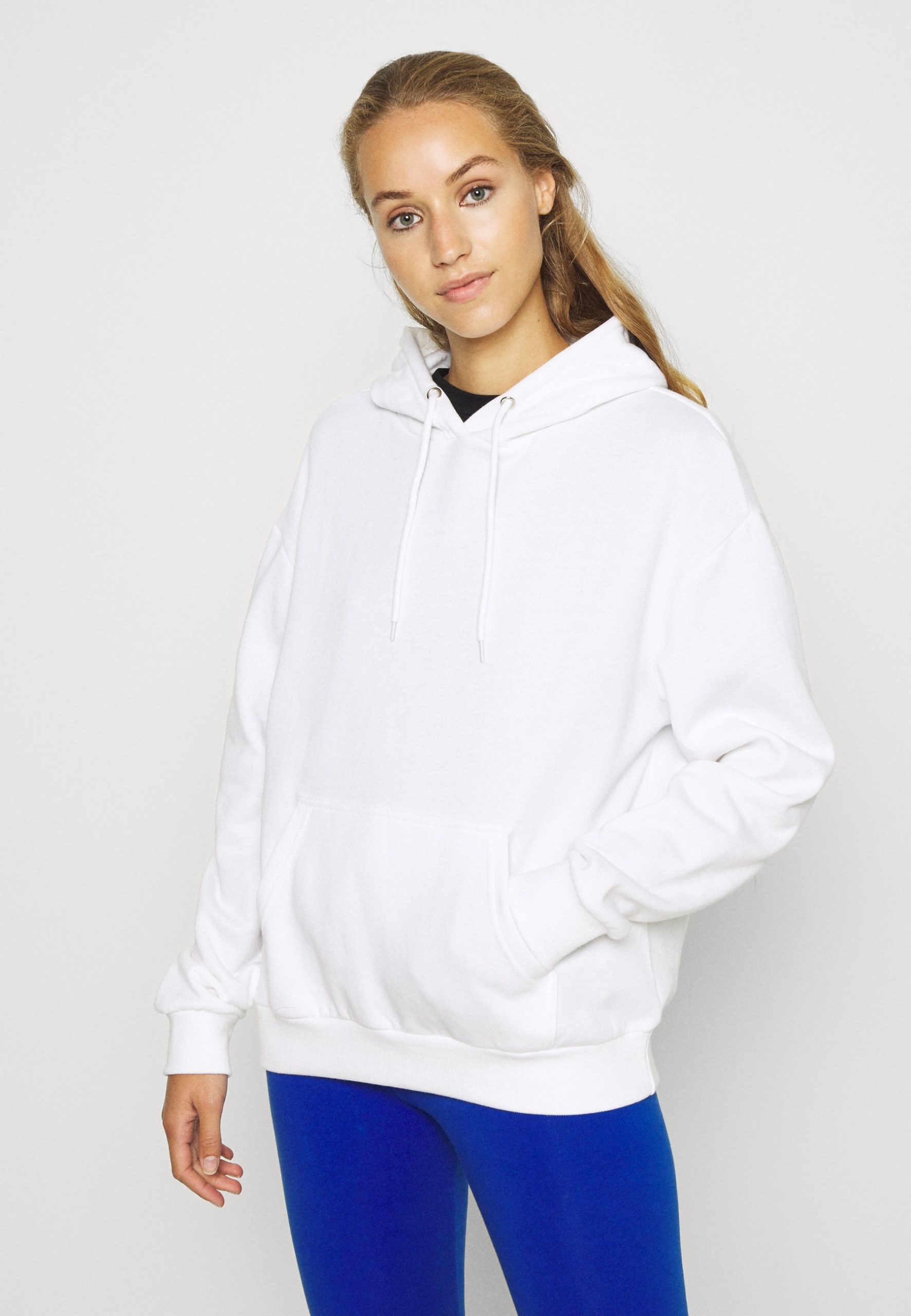 sweat-blanc-a-capuche-femme-119zry-1.jpg